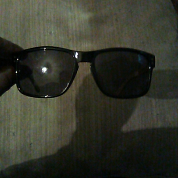 👓 - Picture 2 of 4